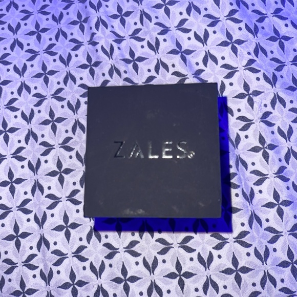 1-1/4 CT. T.W. Composite Baguette and Round Diamond Layered Pear-Shape BridalSet - Picture 5 of 5